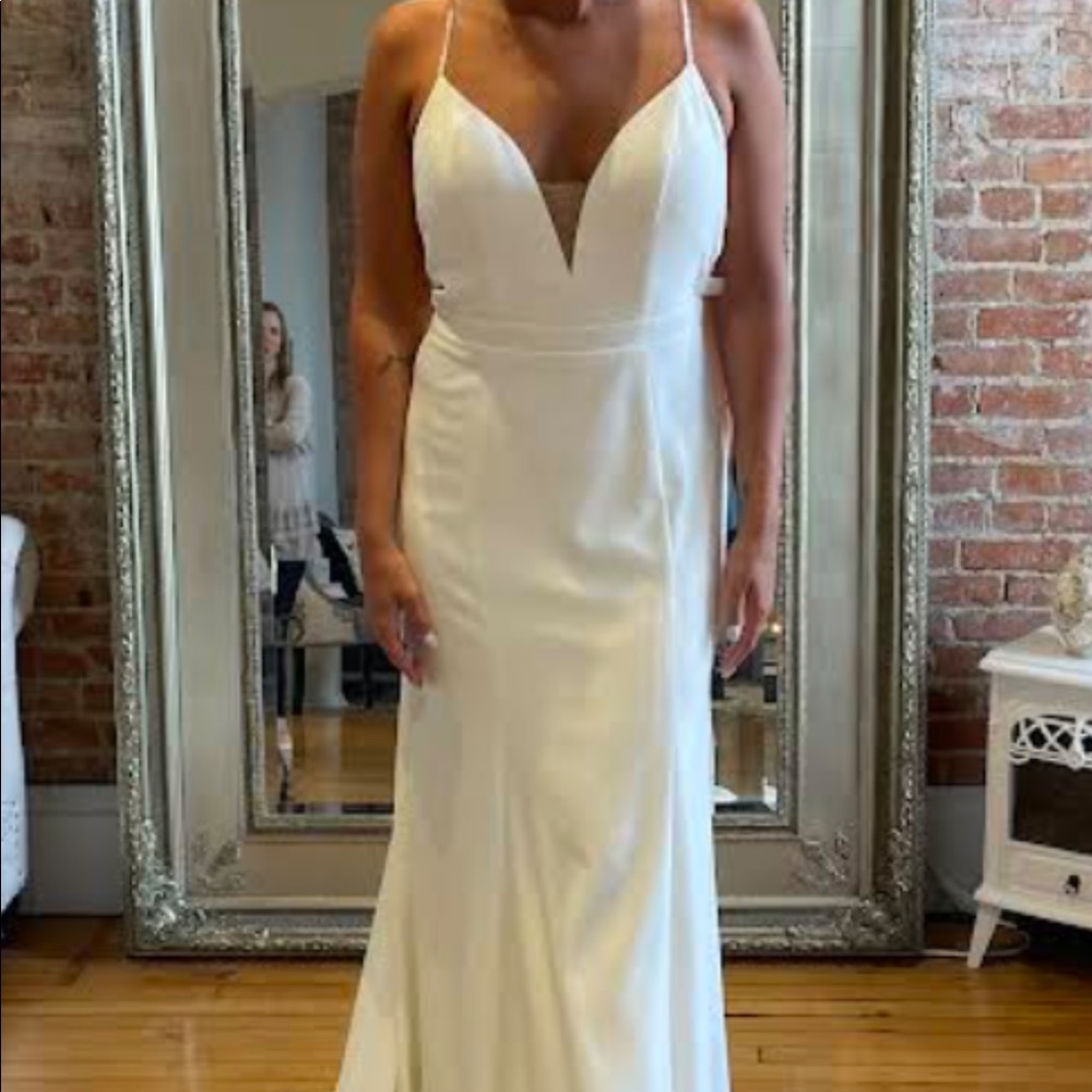 Brand new, never worn wedding dress!